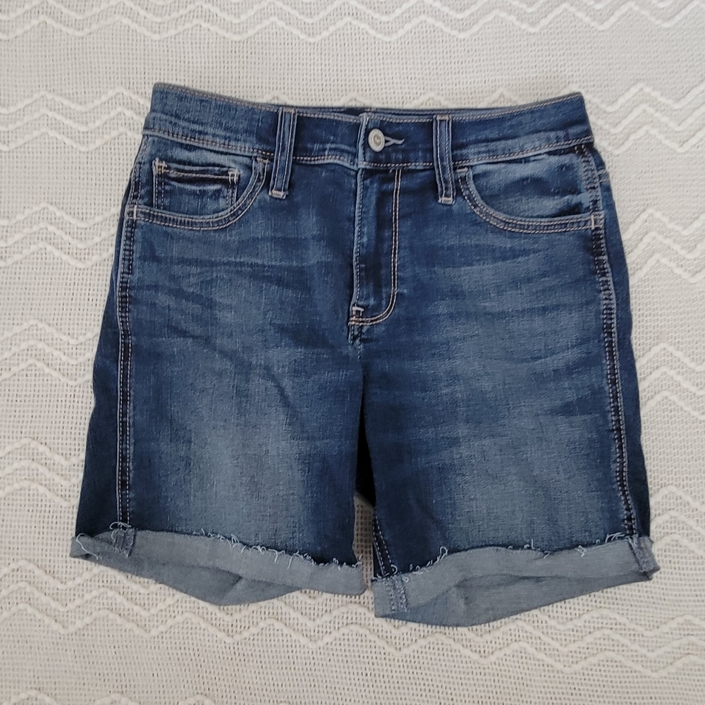 Hollister Mid-Rise Shorts 7", Size 3 / w26